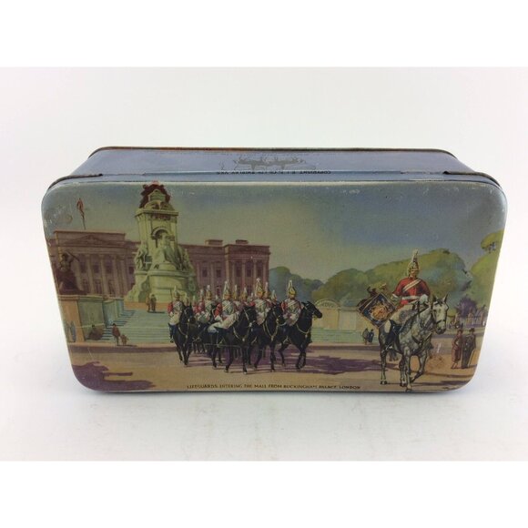 Walters Palm Toffee Tin Buckingham Palace Lifeguards Entering the Mall VINTAGE - Picture 1 of 10